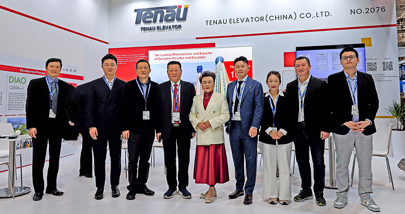 Sinceros parabéns ao presidente da TENAU ELEVATOR (CHINA) Co., Ltd., Kunfa Bo, ao presidente Aizhu Yang, ao diretor de marketing no exterior Congcong Sun e a outros representantes do departamento pela participação na Elevator International Expo em Augsburg, Alemanha